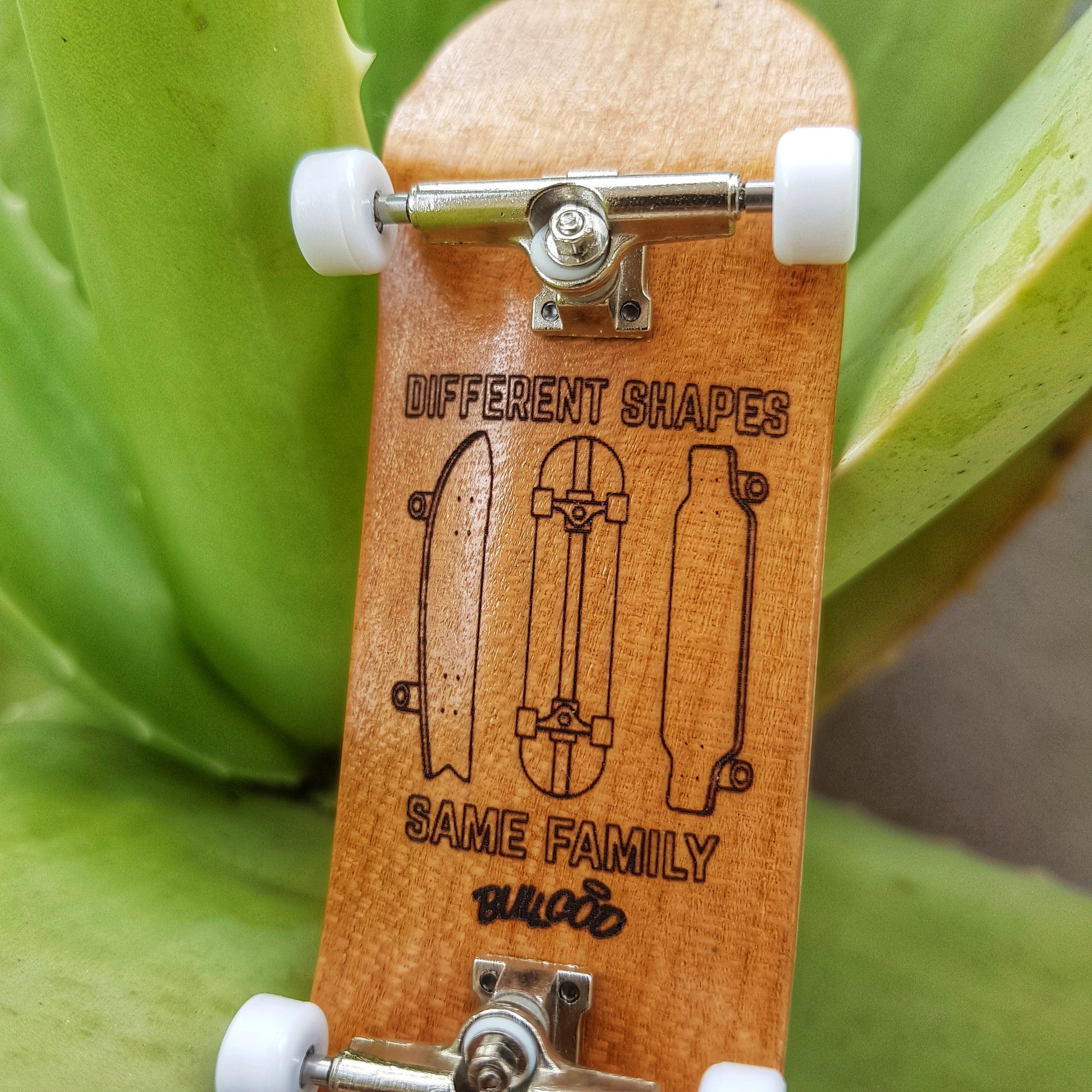 Skateboard fingerboard 2024
